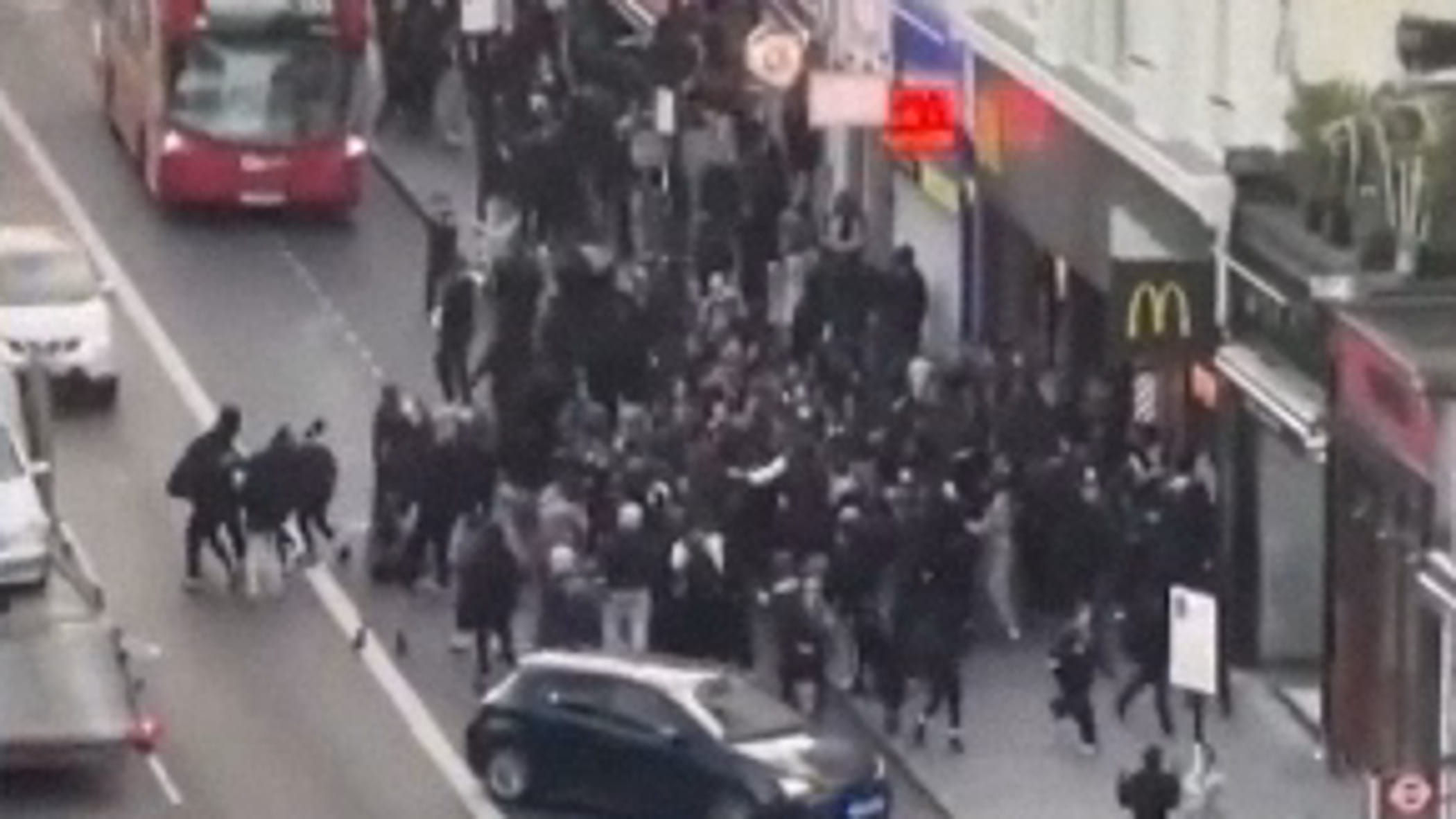 Epidemia di taccheggi a Londra ma la polizia tollera. Commesso ferma un ladro: licenziato