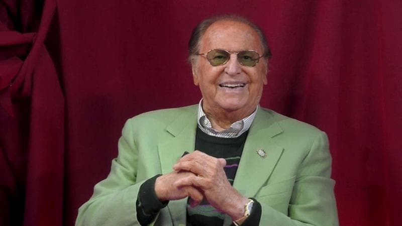 Renzo Arbore torna in tv con “Meno siamo meglio stiamo”: “Non è solo un programma vintage”