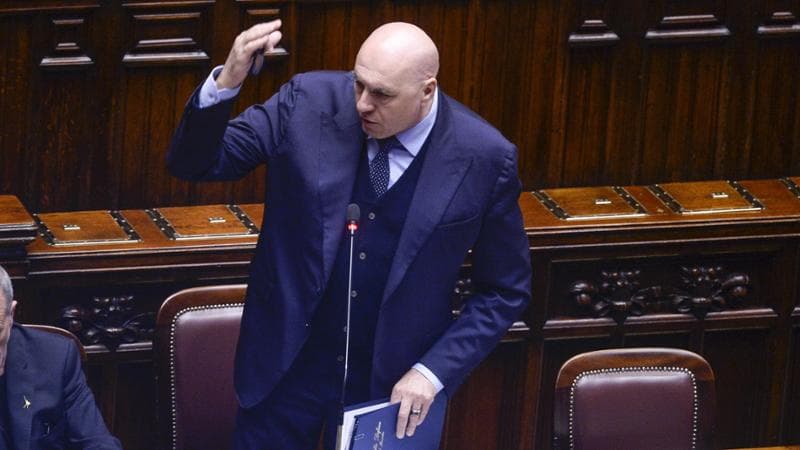 Anteprima: Crosetto su Sigonella: “Rispettare i trattati non vuol dire essere in guerra”. Scontro al…