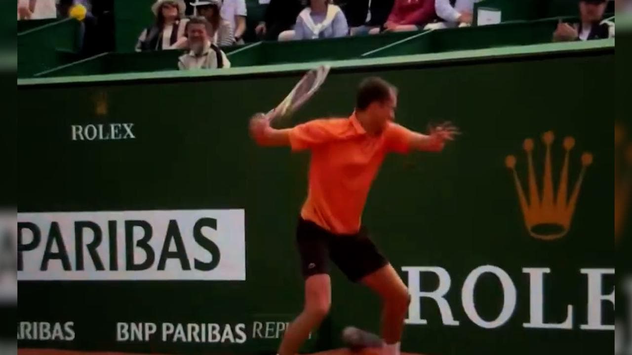 Montecarlo, Medvedev umiliato da Berrettini: il russo se la prende con la racchetta
