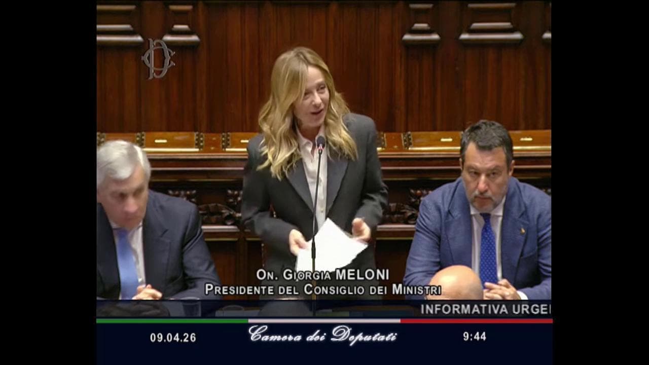 Meloni contestata alla Camera sul decreto Caivano, ride: "Vi vedo nervosi colleghi, perché?"