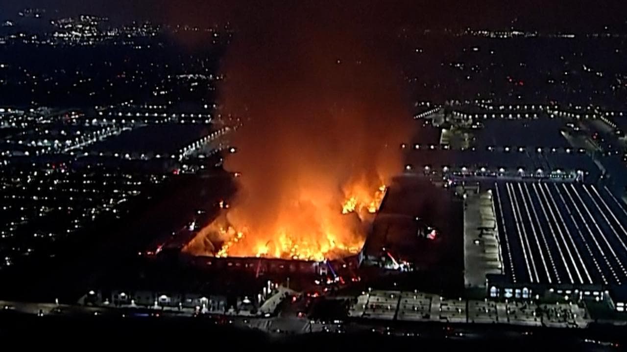 California: maxi-incendio doloso in un magazzino di Ontario, un arresto