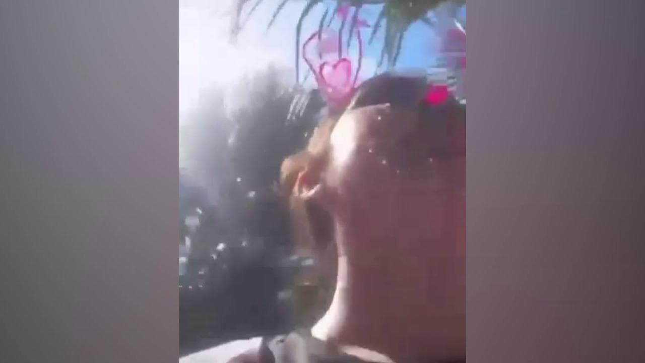 Dai filtri sul viso alle bombe: il video virale della bimba di Beirut durante l'attacco israeliano