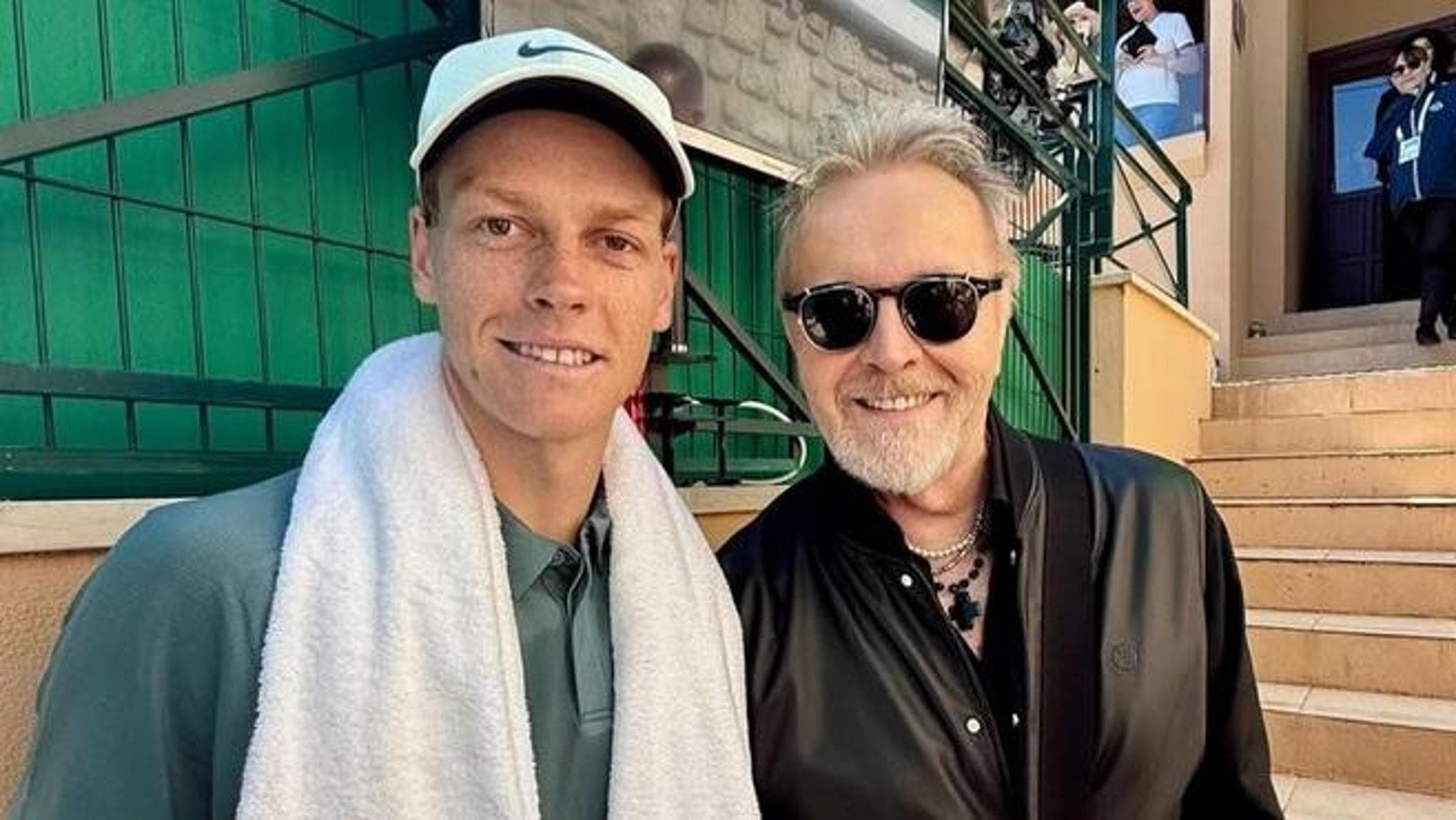 Günahkar, Machac'la kazandığı zaferden sonra Umberto Tozzi ile görüştü: şarkıcı ondan fotoğraf istedi