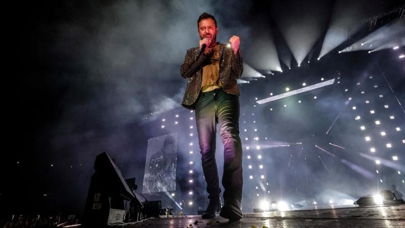 Cesare Cremonini preoccupa i fan sui social: “La vita è capace di distruggerti. Annego il dolore”
