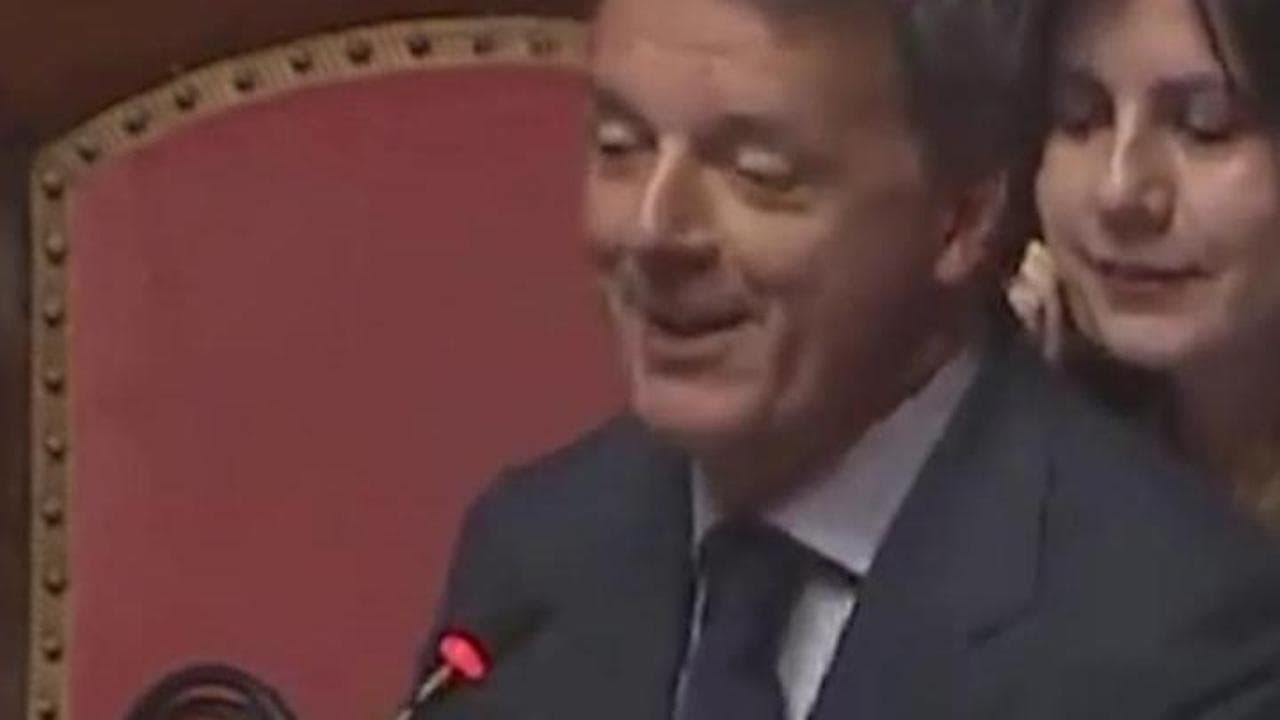 Meloni sul referendum: "Un sì ti conferma ma un no ti riaccende". Renzi: "Frase da Baci Perugina"