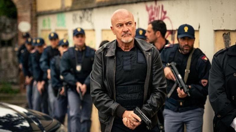 Ascolti tv, Claudio Bisio batte Pio e Amedeo con “Uno sbirro in Appenino”