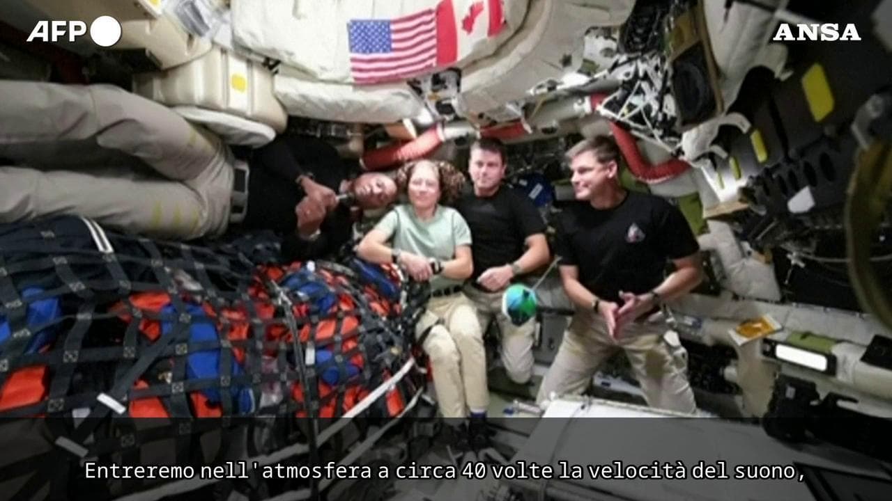 Artemis II, l'astronauta Glover: "Scudo termico e paracadute ci faranno ammarare dolcemente"