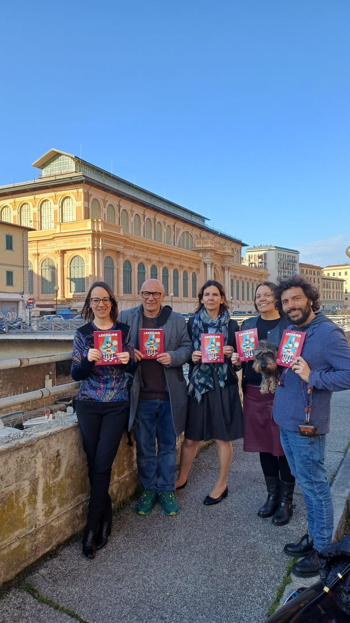 Misafirperver ve kapsayıcı bir şehir olan Livorno'nun parlak kalbi hakkında bir kitap