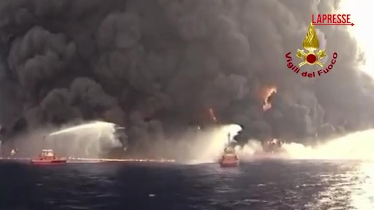 Petroliera Haven, 35 anni fa il naufragio: il video-ricordo dei vigili del fuoco
