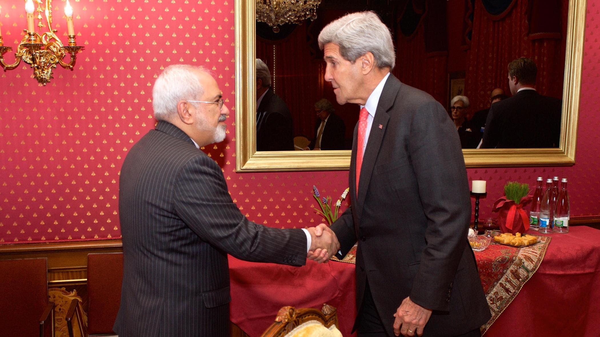 Iran-Usa, dalla rivoluzione alla guerra: quanto pesa il passato dietro una stretta di mano