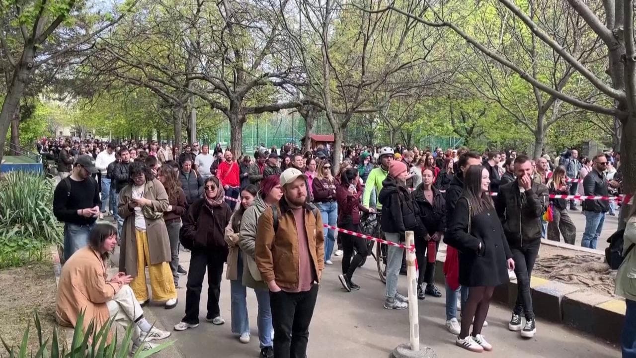 Elezioni in Ungheria, affluenza record: lunghe file ai seggi di Budapest