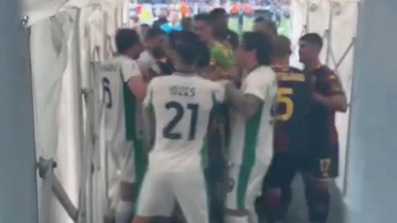 La rissa tra Genoa e Sassuolo: ecco cosa è successo nel tunnel degli spogliatoi