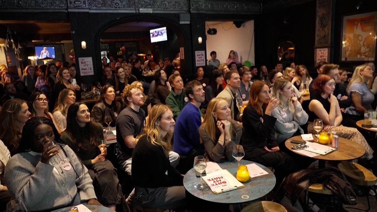 Londra: app di dating addio, per l'incontro con l'anima gemella torna di moda il vecchio pub