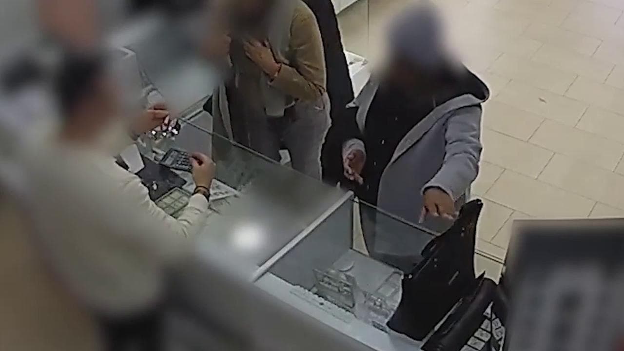 Ladre di gioielli, 21 colpi per 500mila euro tra Spagna e Italia: i video che le incastrano