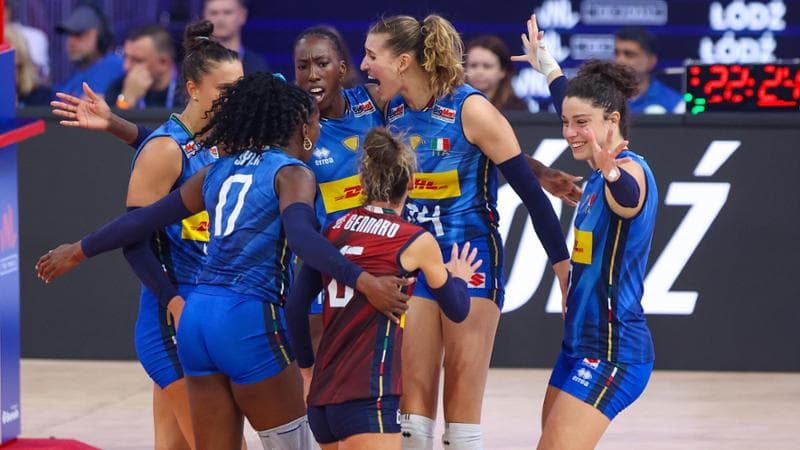 Paola Egonu ed Ekaterina Antropova (al centro)
