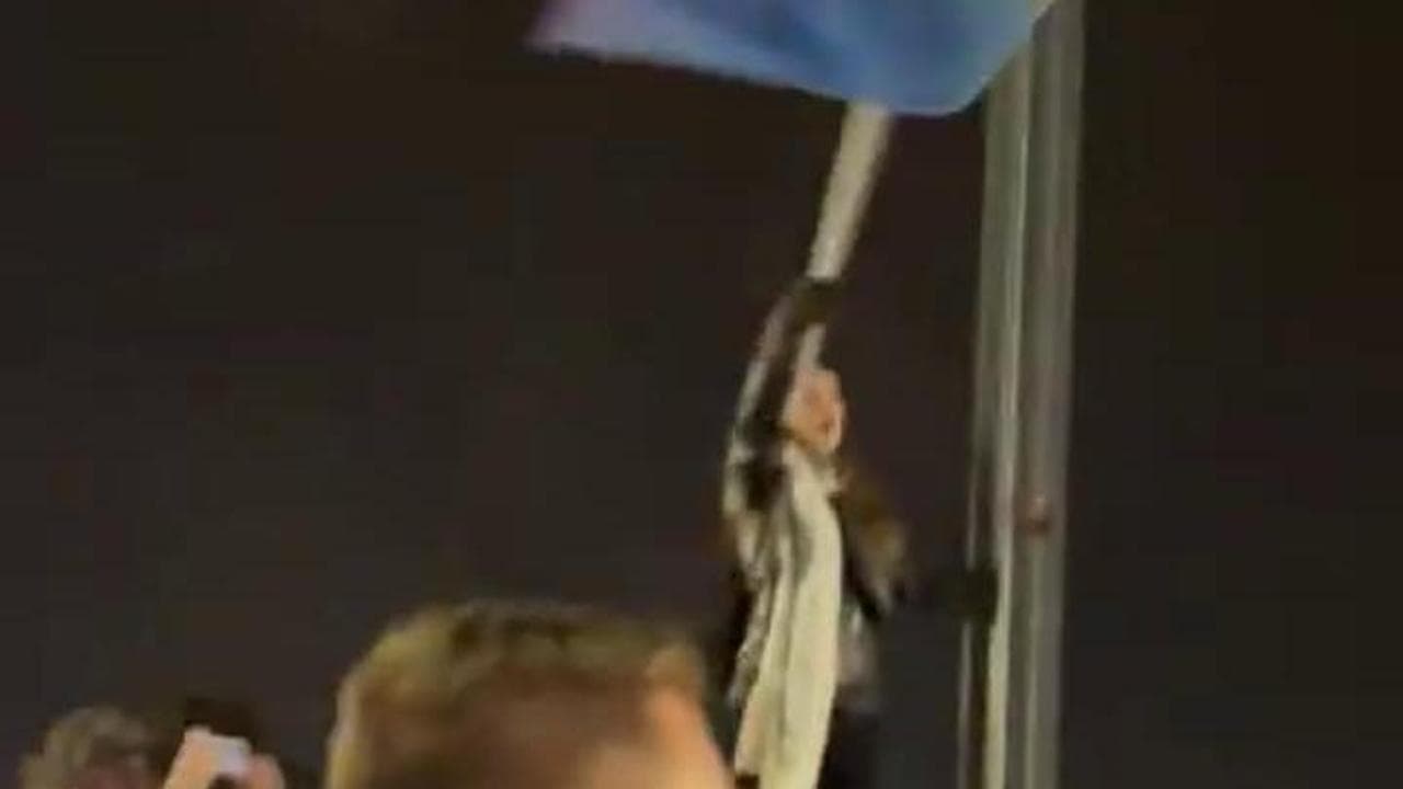Budapest canta "Bella ciao": così la vittoria di Magyar chiude l'era Orbán