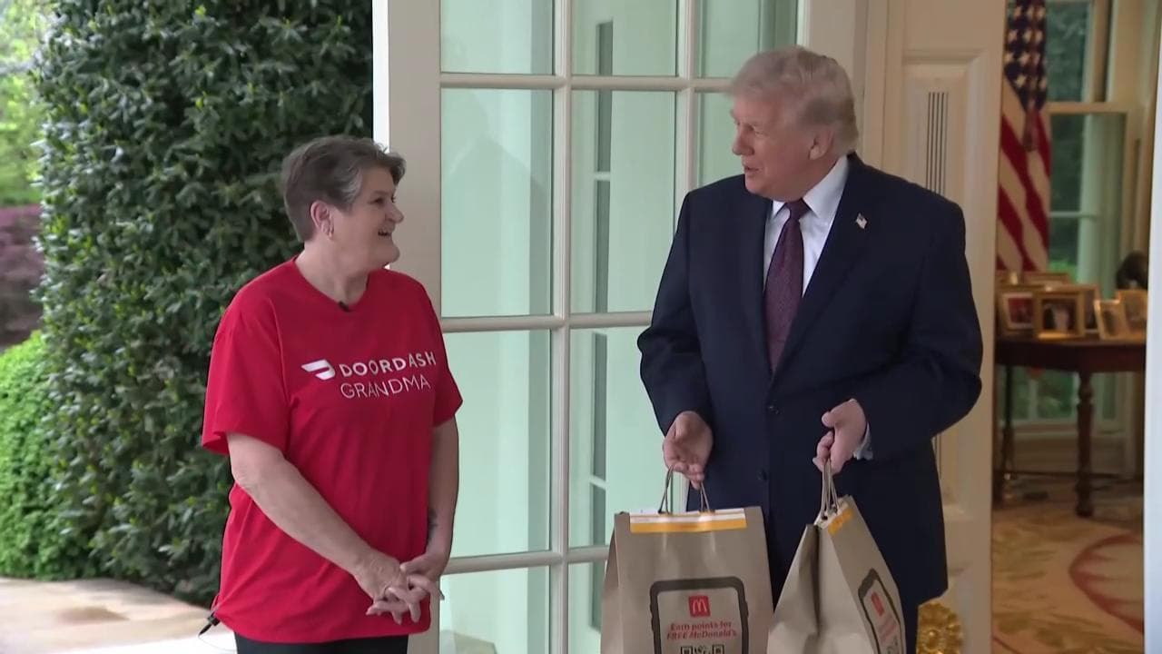 Usa, Trump ordina McDonald's allo Studio Ovale e la invita alla conferenza stampa
