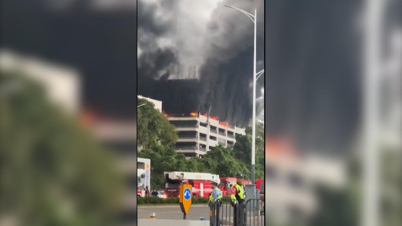 Cina, in fiamme deposito di auto elettriche a Shenzen: il video