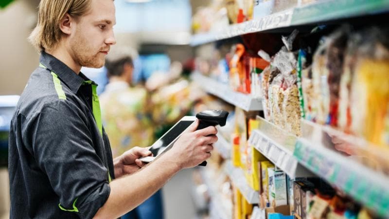 Retail sotto pressione: lavoratori sempre più stressati e preoccupati dalla diffusione dell'IA
