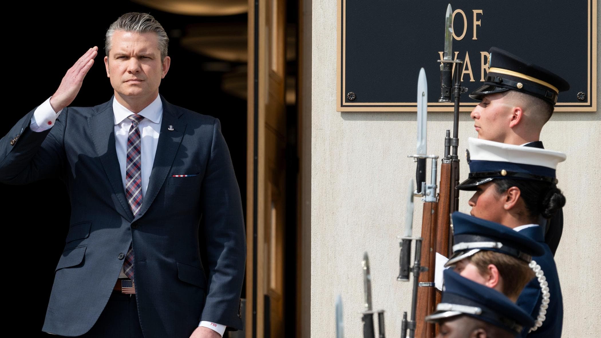 Usa, alla Camera i democratici chiedono l’impeachment del capo del Pentagono Hegseth