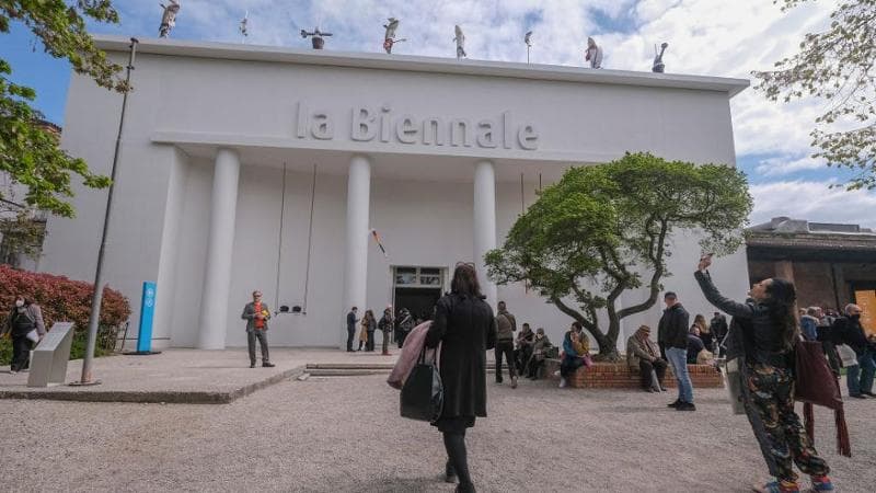 Anteprima: Biennale, Meloni si sfila: "È ente autonomo". Lega a Commissione Ue: no a taglio fondi