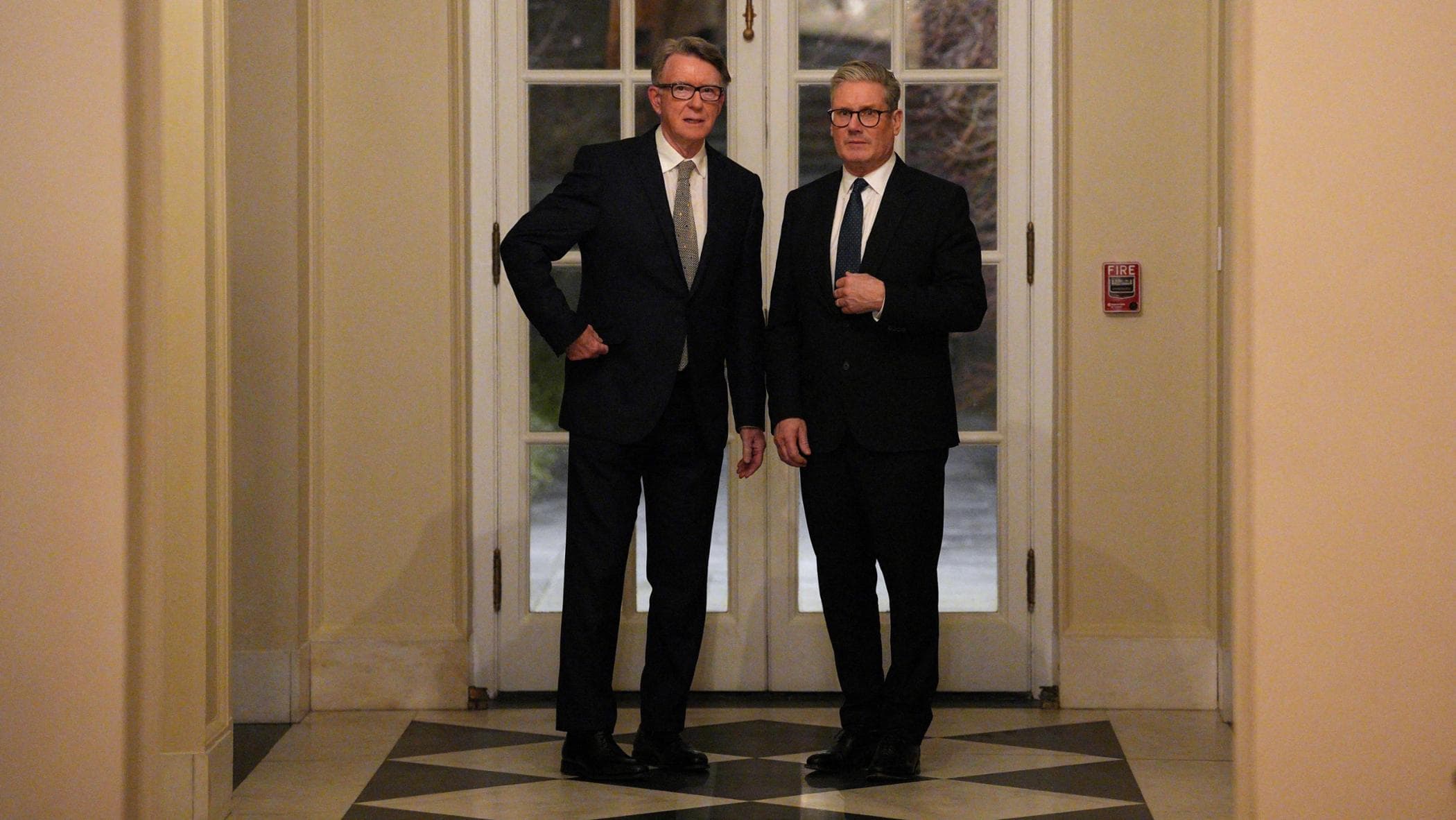 Scandalo Epstein, nuove clamorose rivelazioni su Mandelson: ora Starmer potrebbe dimettersi