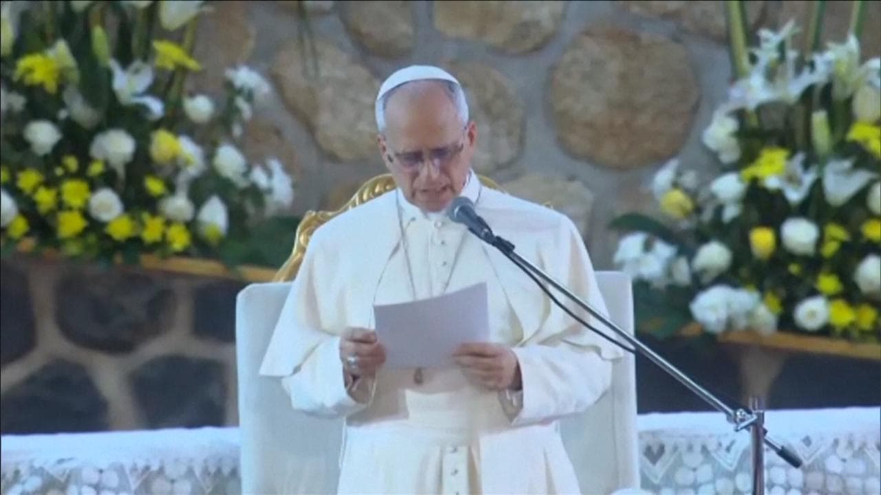 Papa Leone in Camerun: "Il mondo è devastato da una manciata di tiranni"