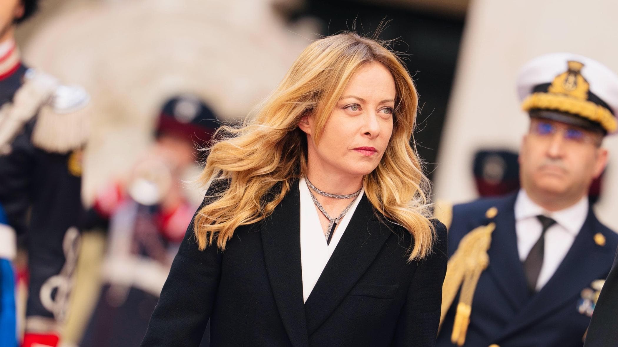 Meloni vola a Parigi: vertice con Macron, Merz e Starmer per la missione a Hormuz