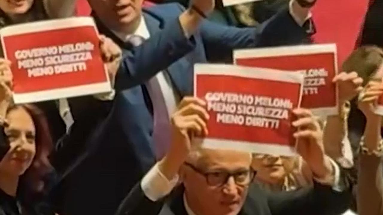 Decreto sicurezza: la maggioranza approva, la protesta delle opposizioni al Senato