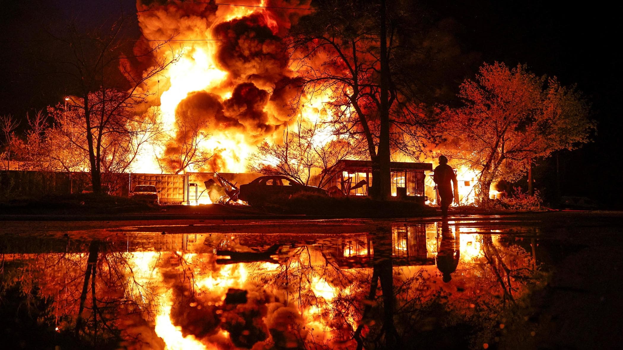 Perché la Russia sta aumentando la pressione sull’Ucraina: escalation di raid su città e prima linea