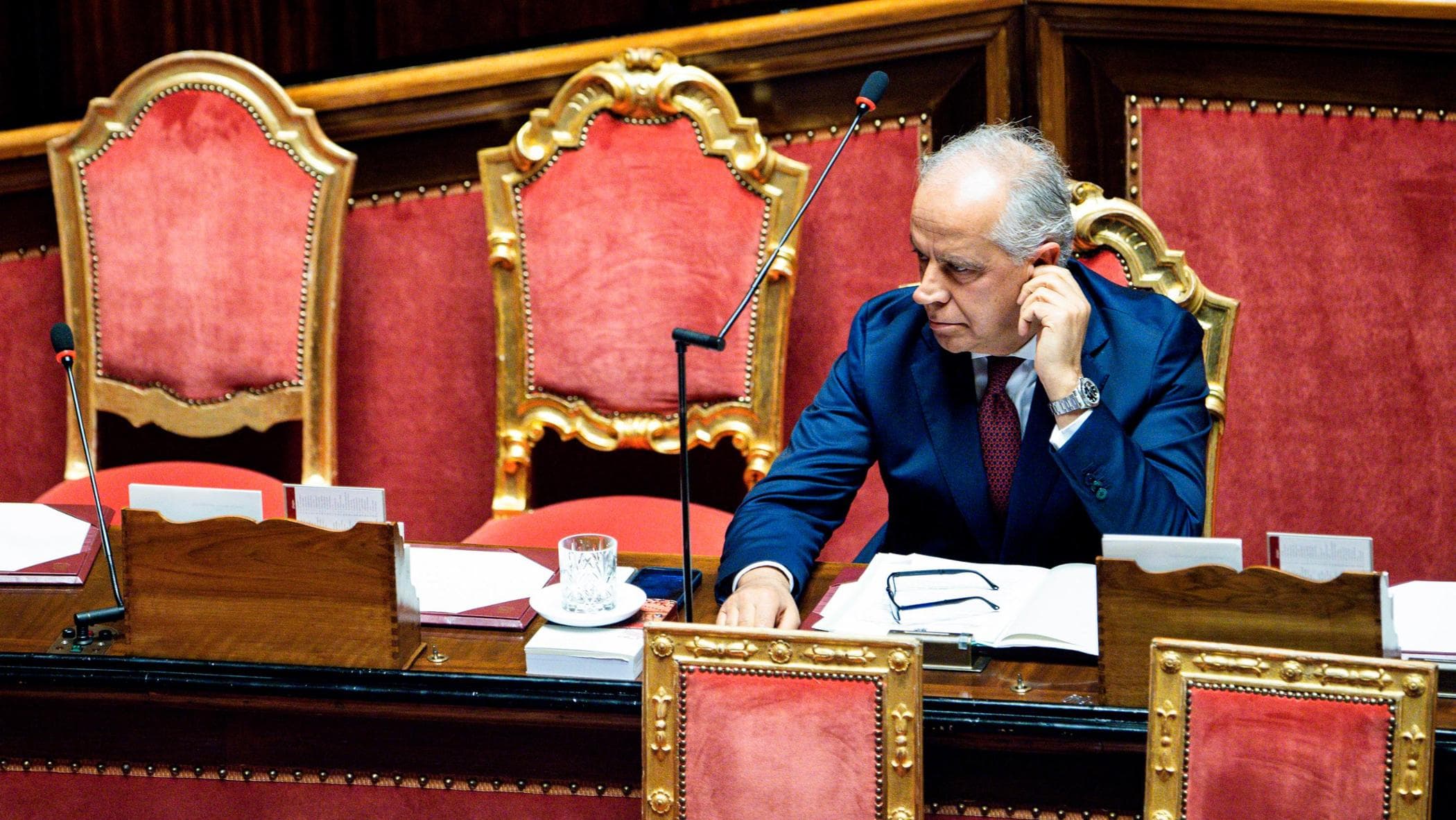 Trilaterale sulla sicurezza, Piantedosi si blinda nella sua Irpinia. Ministro ancora inavvicinabile