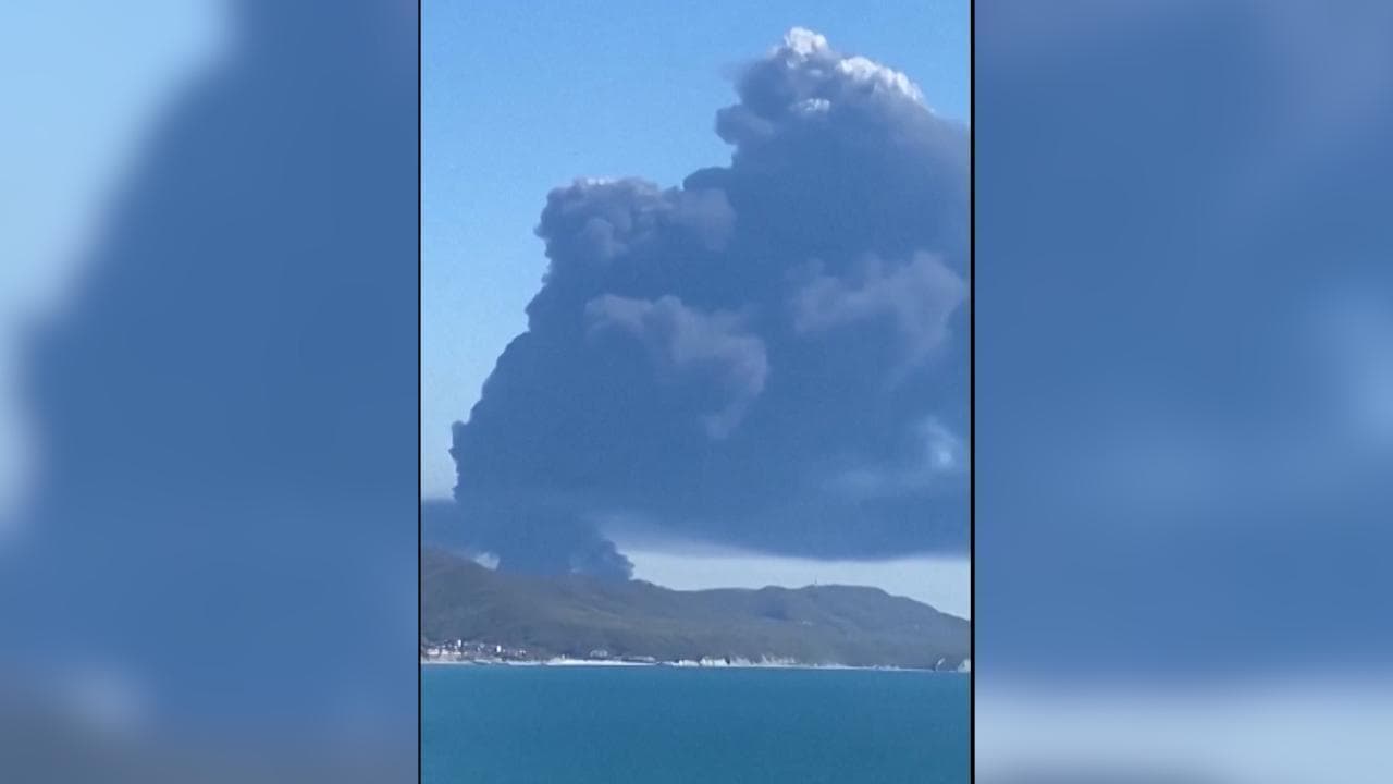 Ucraina, "Colpita raffineria russa vitale per le forze armate": l'enorme colonna di fumo a Tuapse