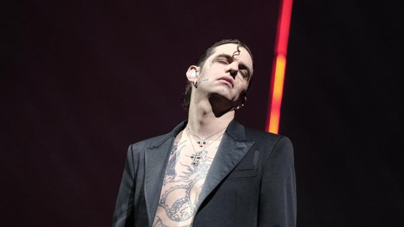Achille Lauro chiama Roma: “Show a sorpresa in un luogo segreto”. Posti esauriti in pochi minuti