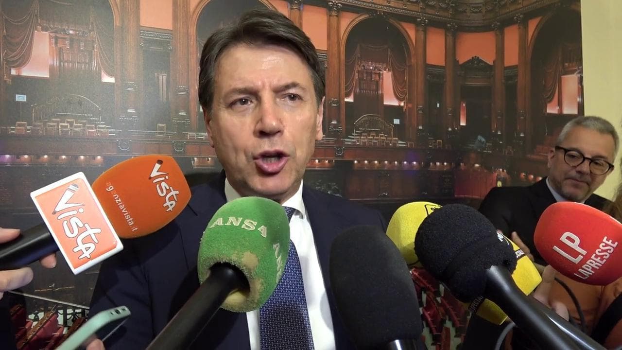 Conte: "Il governo Meloni riveda tutti gli accordi sottoscritti con Trump"