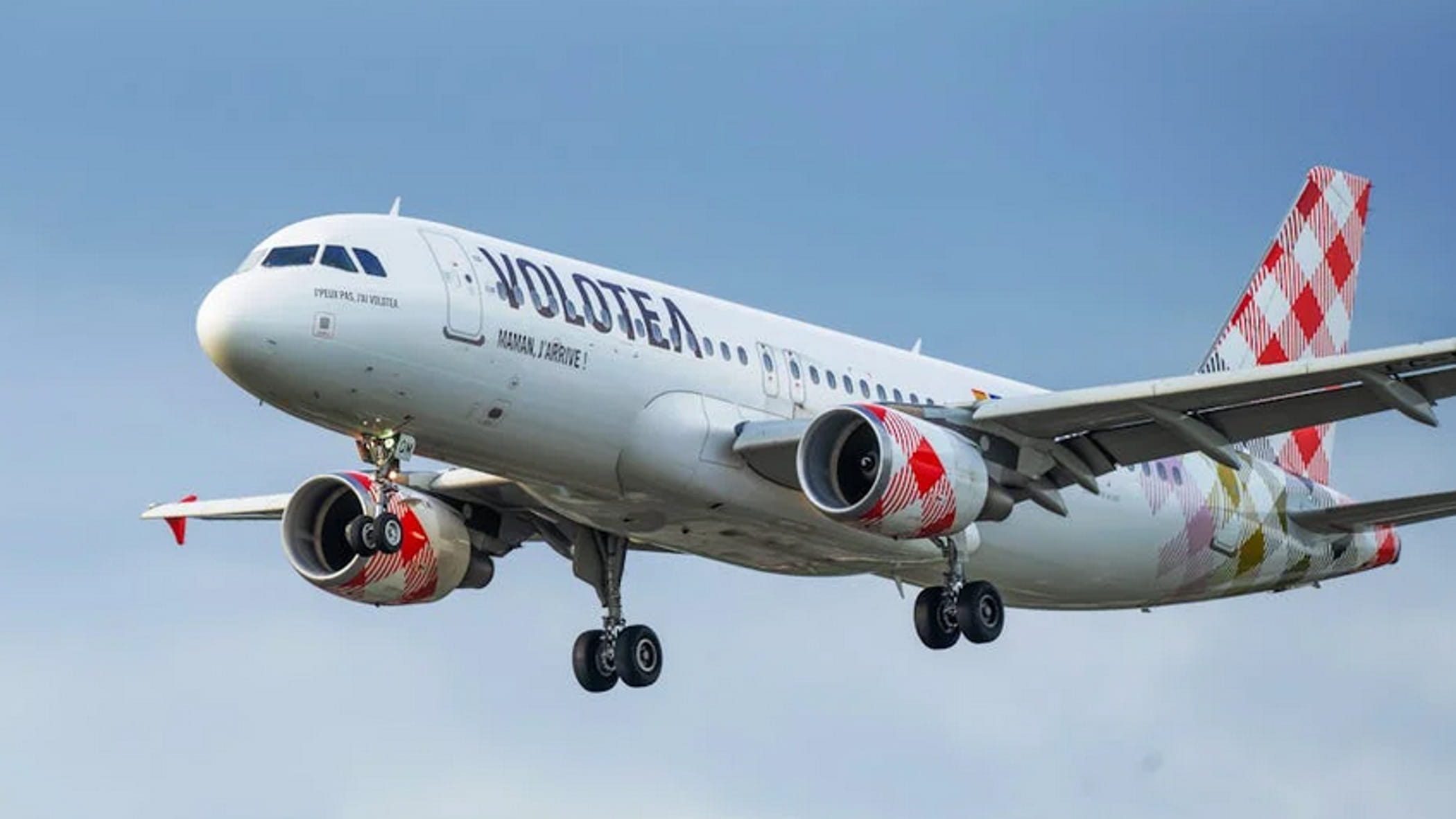 Volotea inventa i biglietti a prezzo variabile e retroattivo: “Legato alla quotazione del greggio”