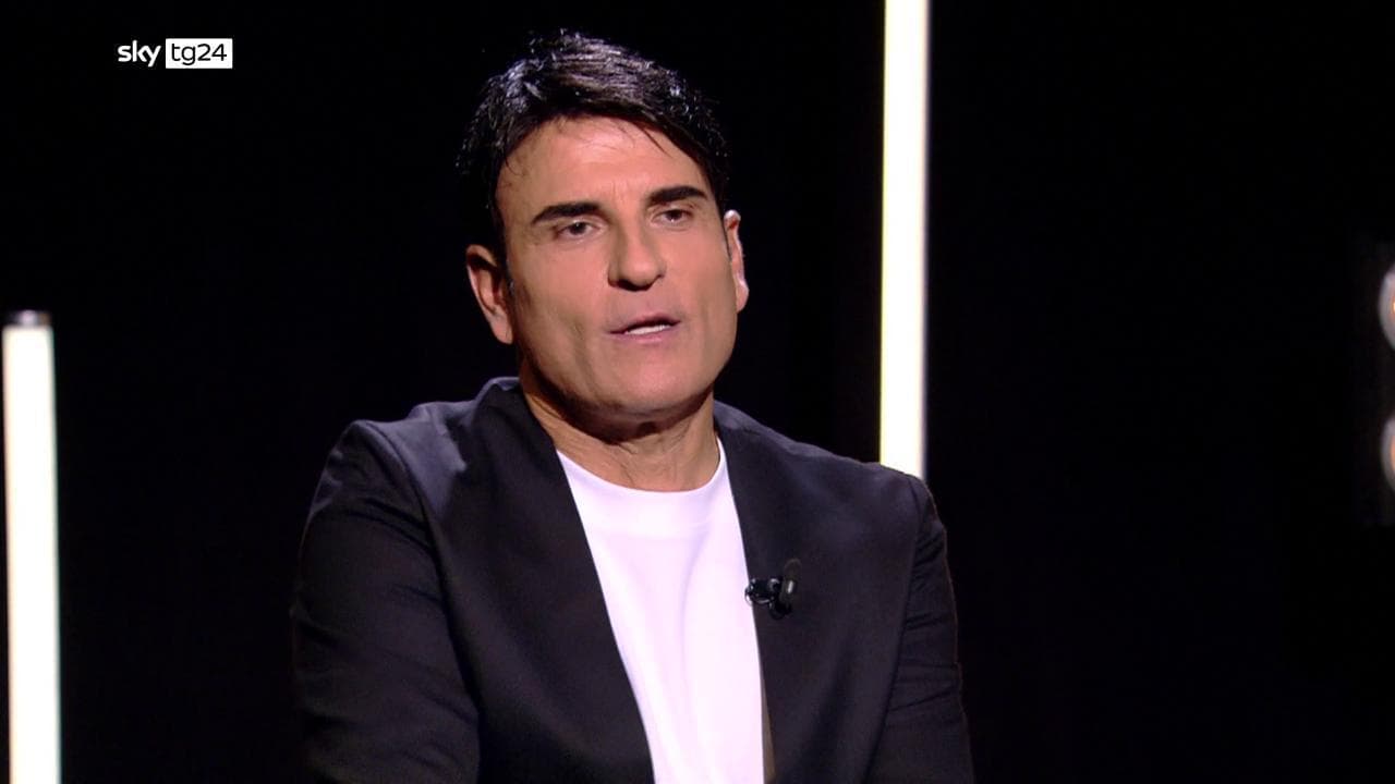 Sal Da Vinci, il talento svelato: "So stirare benissimo, mamma mi ha insegnato quando ero ragazzo"