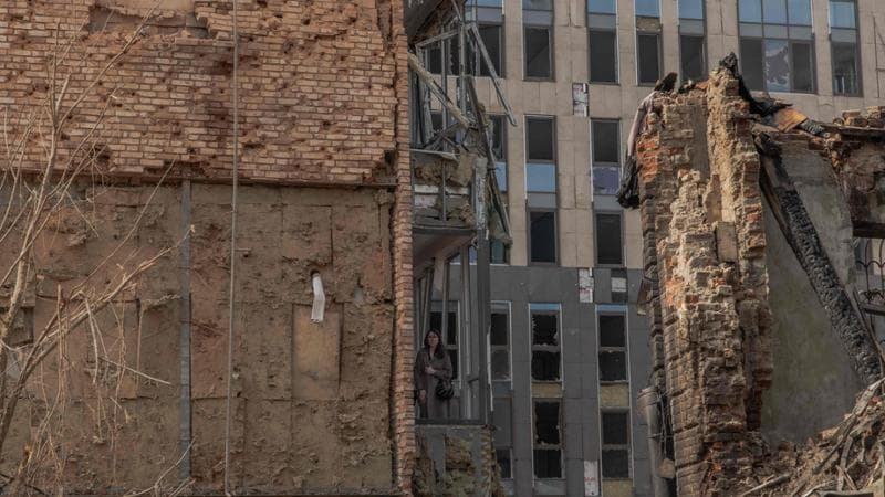 Guerra Ucraina - Russia, le news del 18 aprile. Uomo apre il fuoco a Kiev: 6 morti. Ucciso dalla polizia