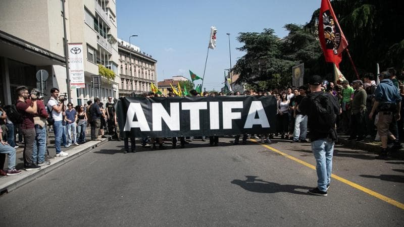 Porta a Porta denuncia: "Intimidazioni alla nostra cronista alla manifestazione Antifa a Milano”