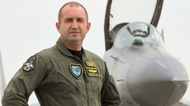 Elezioni Bulgaria, caduto Orbán se ne fa un altro: il filorusso Radev, ex top gun, verso la vittoria