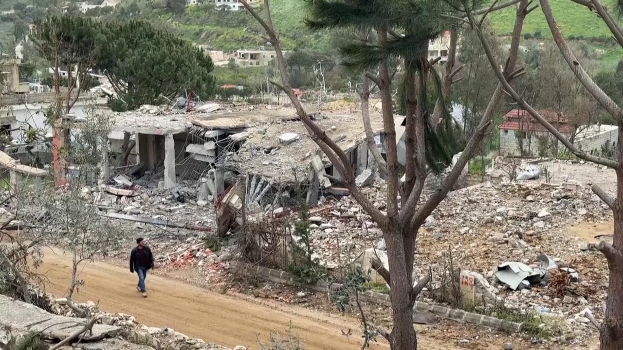 Libano, dopo il cessate il fuoco si contano i danni: la devastazione del villaggio di Debbine