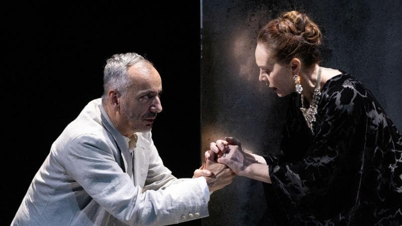 “Le false confidenze”, Marivaux diventa un thriller dei sentimenti