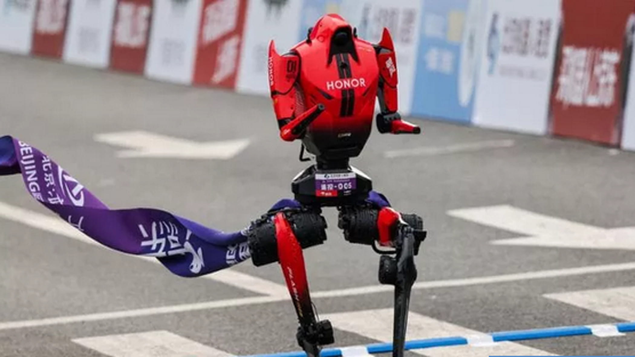 La corsa disumana di Fulmine, il robot che batte gli umani nella mezza maratona