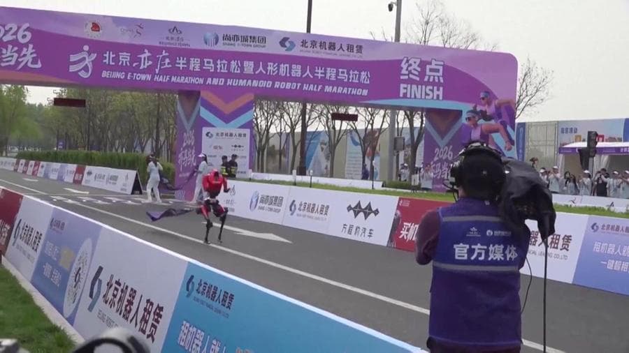 Pechino, un robot batte il record umano nella mezza maratona
