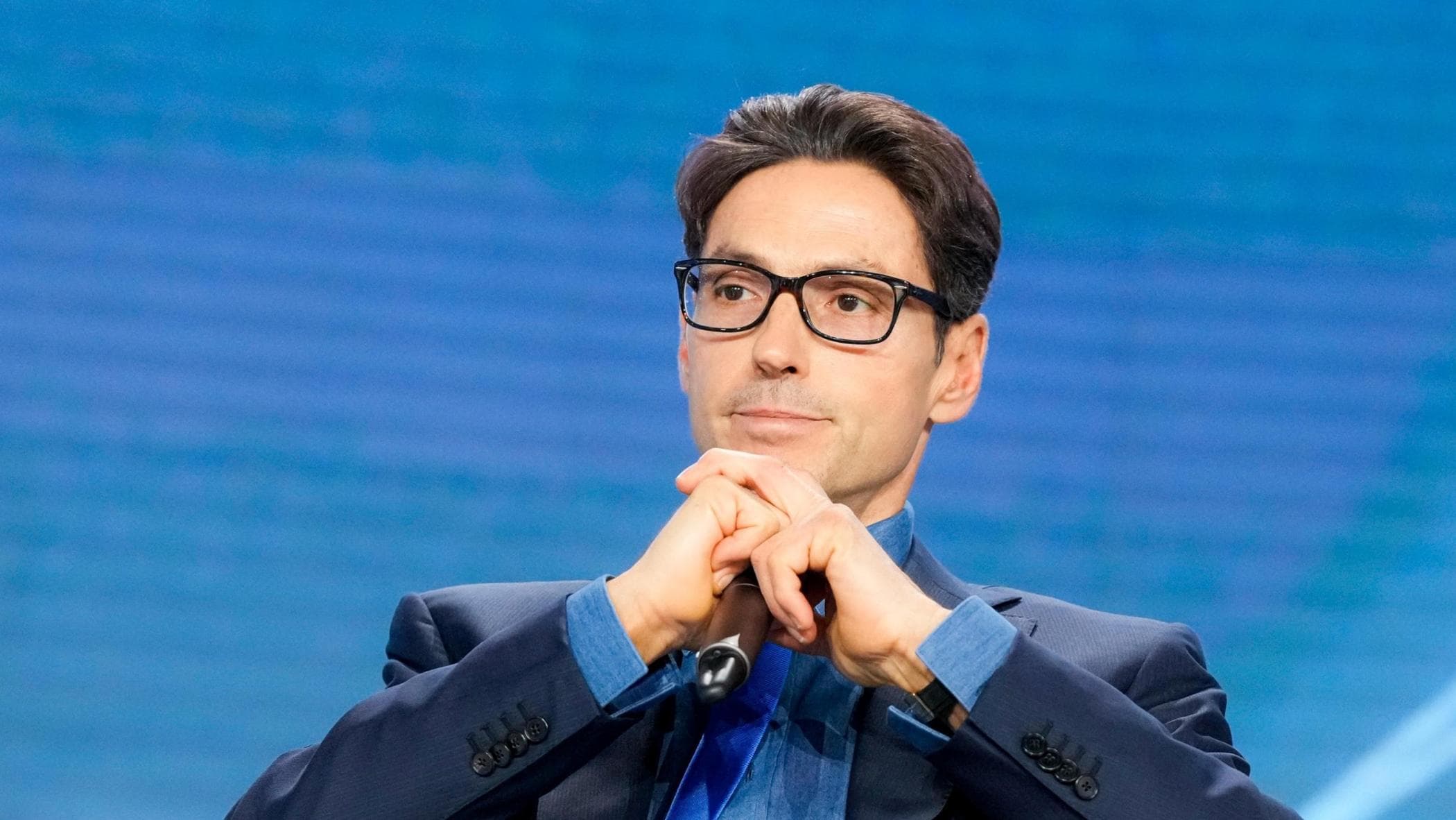 Sovranisti o liberali, lo scontro in Forza Italia arriva dentro Mediaset