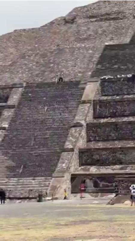 Meksika, Teotihuacán'da bir piramide tırmanıp ateş etti: Kanadalı bir turist öldü
