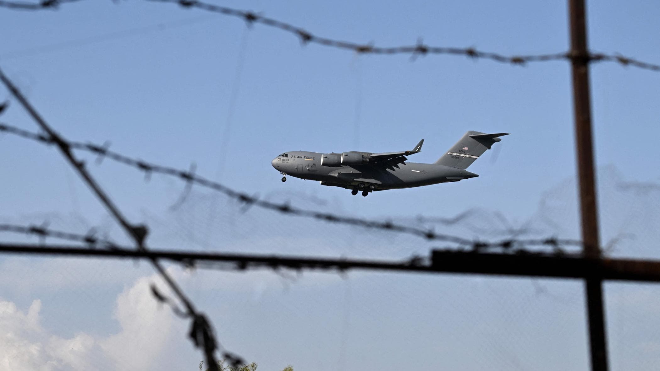 Guerra in Iran, le news di oggi. Trump: “Senza accordo mercoledì ripartono le bombe”. Teheran: no a minacce