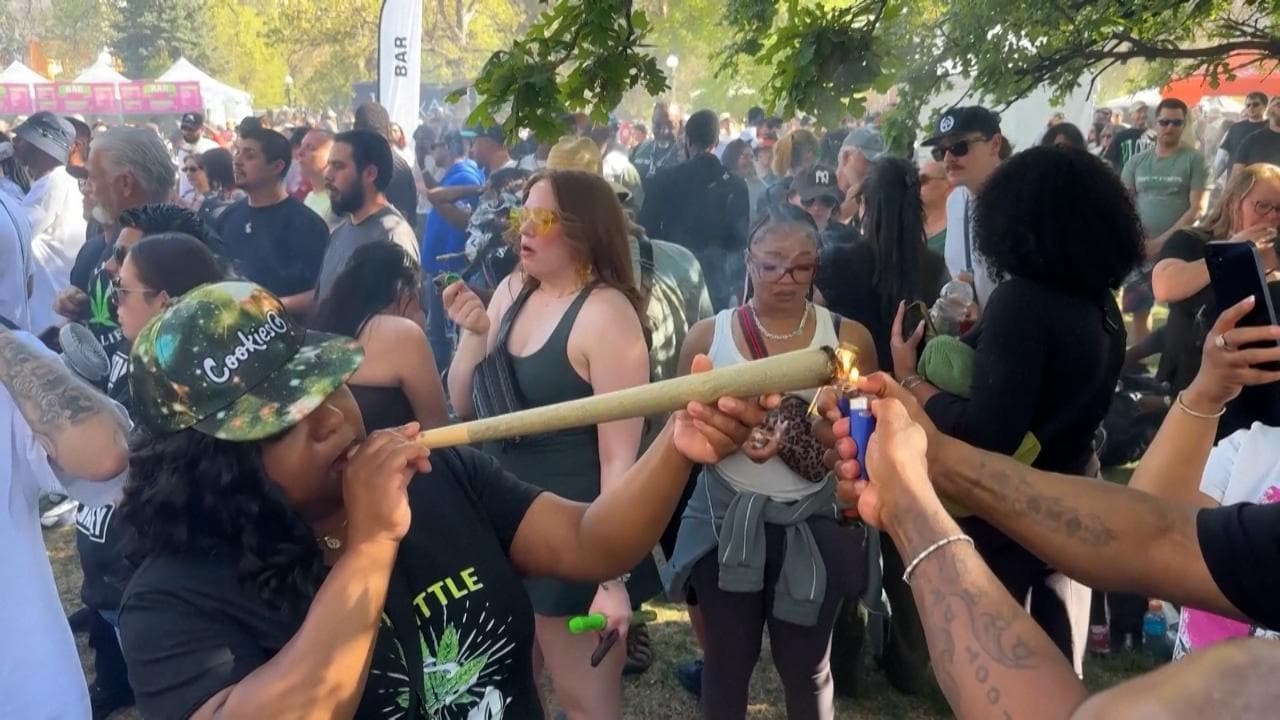 Usa, migliaia di giovani in raduno a Denver per il festival mondiale della cannabis