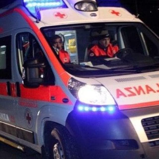 Catanzaro, çocuklarıyla birlikte balkondan atlayan annenin intiharı: Hayatta kalan tek çocuk ekstübe edildi