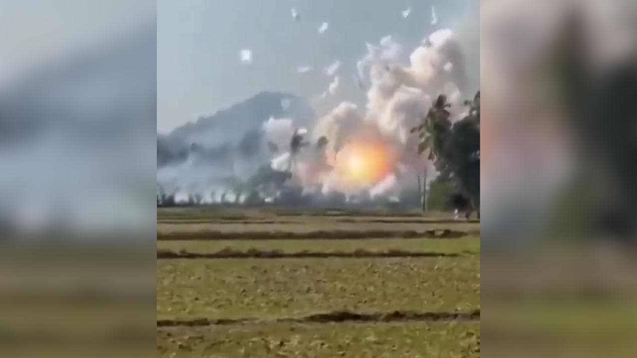 India, incidente in una fabbrica di fuochi d'artificio: il momento della gigantesca esplosione